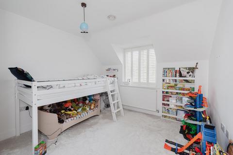 4 Mulberry Close, Epsom, KT19 8FX