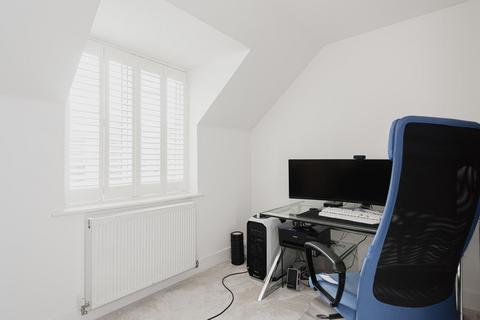 4 Mulberry Close, Epsom, KT19 8FX