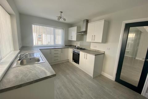 3 bedroom end of terrace house for sale - Swansea Road, Waunarlwydd, Swansea