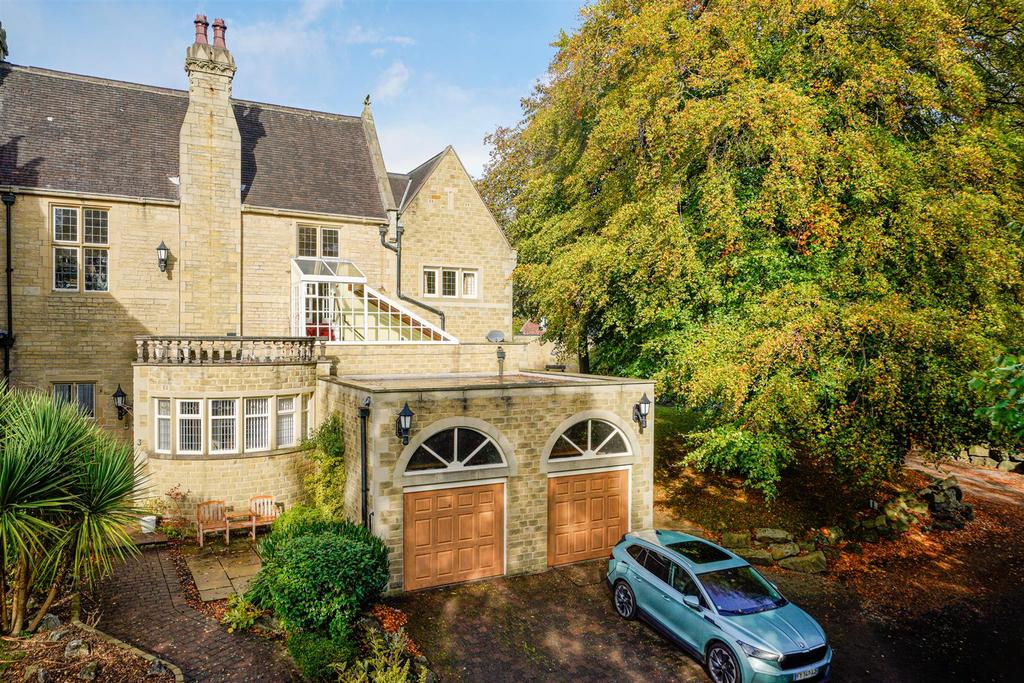 Bryan Road, Huddersfield 2 bed apartment £200,000