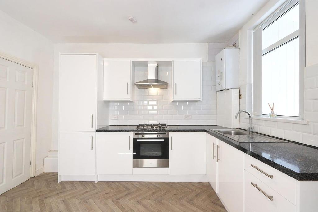 Basford Street, Darnall, Sheffield... 2 bed semidetached house £675 pcm (£156 pw)