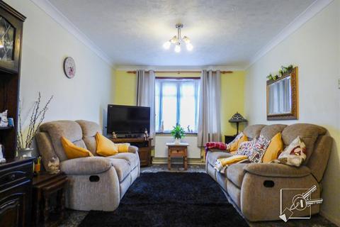 4 Ifield Way, Gravesend, DA12 5UJ