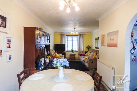 4 Ifield Way, Gravesend, DA12 5UJ