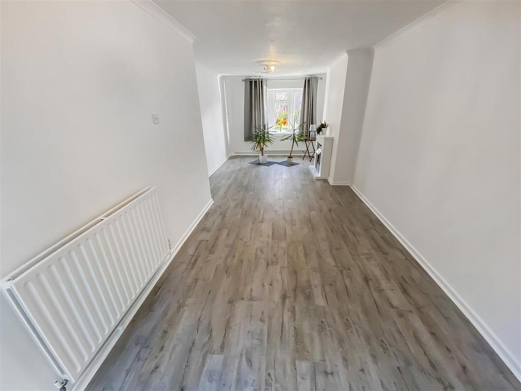 Hemingford Road, Walsgrave, Coventry, CV2 2RE 3 bed detached house £1,150 pcm (£265 pw)