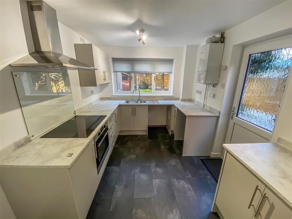 Hemingford Road, Walsgrave, Coventry, CV2 2RE 3 bed detached house £1,150 pcm (£265 pw)
