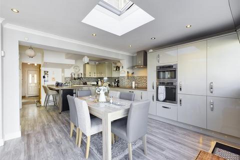 17 Gascoigne Road, New Addington, Croydon, CR0 0ND