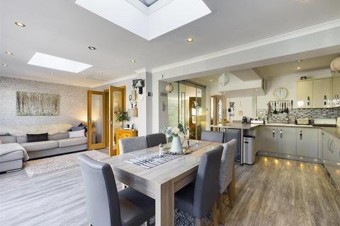 17 Gascoigne Road, New Addington, Croydon, CR0 0ND