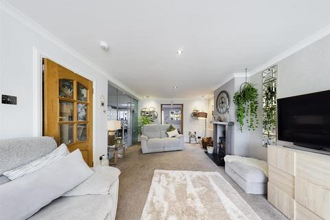 17 Gascoigne Road, New Addington, Croydon, CR0 0ND