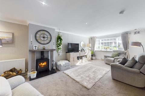17 Gascoigne Road, New Addington, Croydon, CR0 0ND