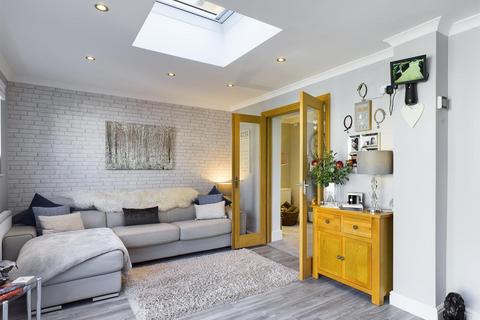 17 Gascoigne Road, New Addington, Croydon, CR0 0ND
