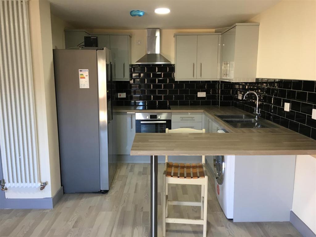 *£115pppw Excluding Bills* Saxton... 5 bed terraced house to rent £