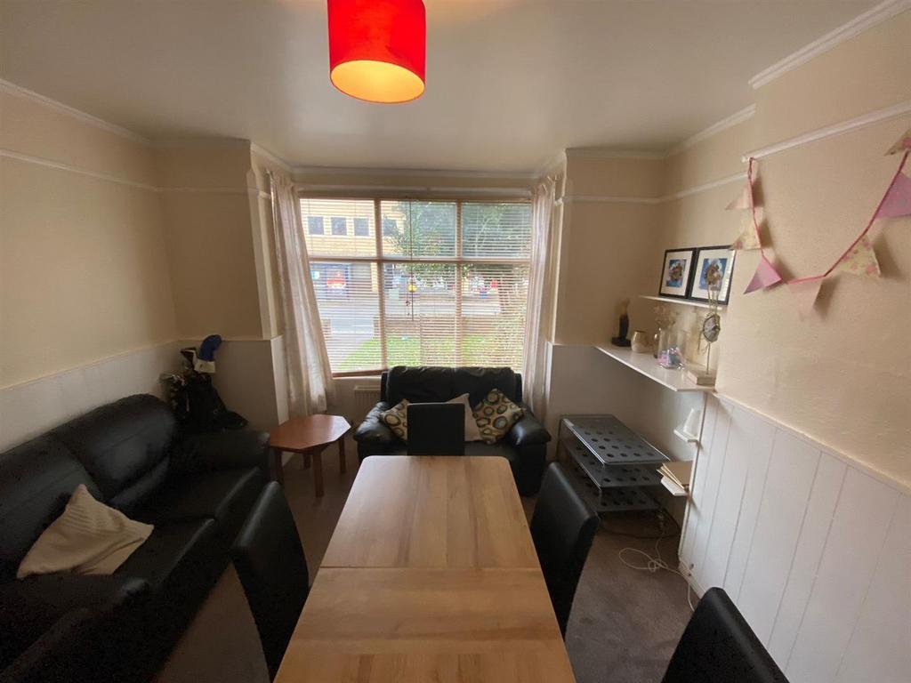 Banbury Road, Summertown 6 bed house £3,600 pcm (£831 pw)