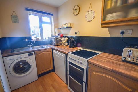 3 bedroom townhouse for sale - Grizedale Close, Sothall, Sheffield, S20