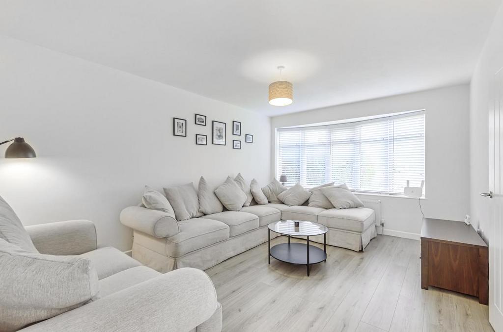 Brownberrie Lane, Horsforth, Leeds 3 bed end of terrace house £340,000