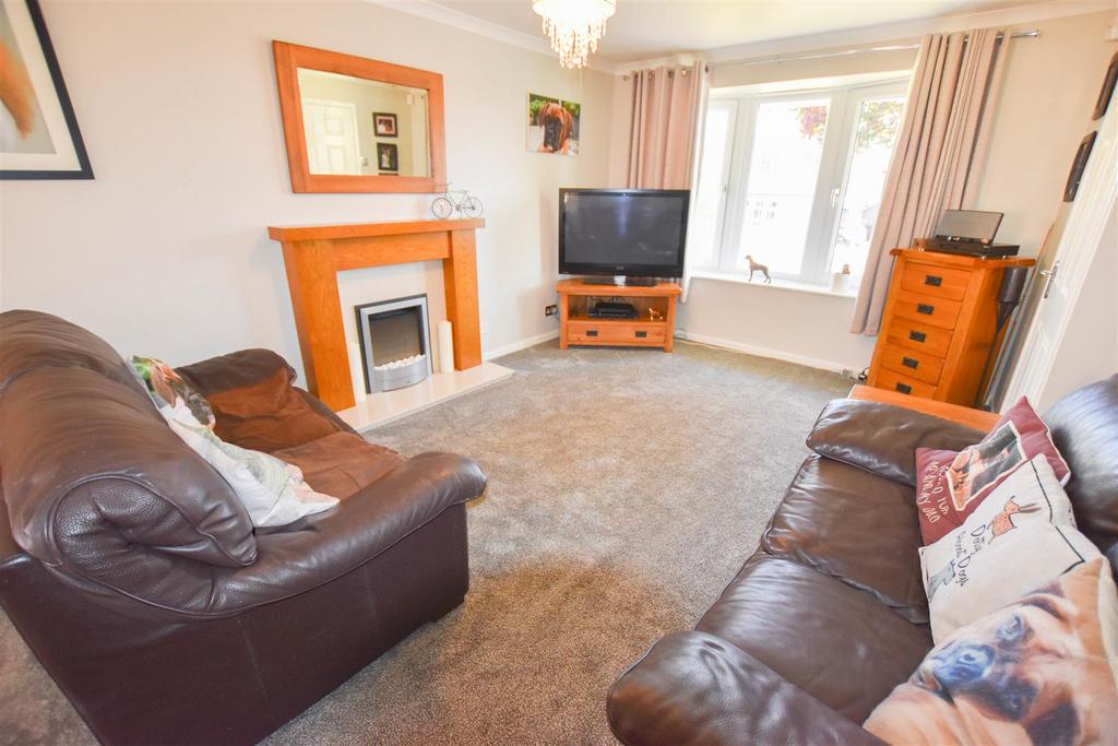 Staniforth Avenue, Eckington... 3 bed detached house £240,000