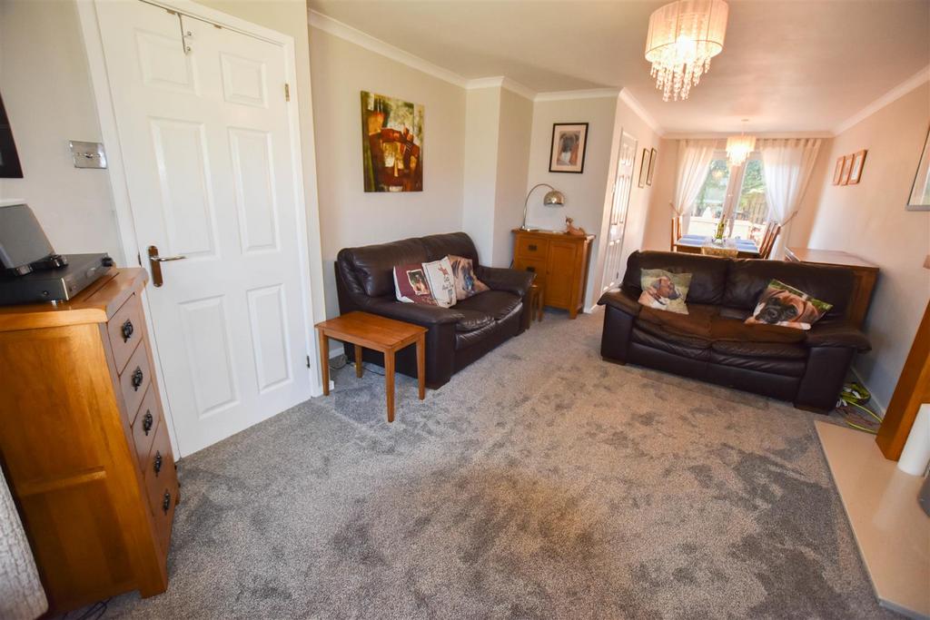 Staniforth Avenue, Eckington... 3 bed detached house £240,000