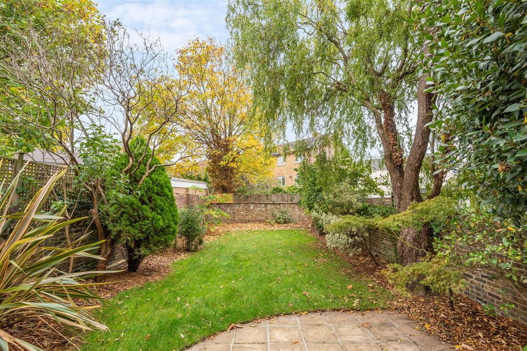 Harvard Road, London, W4 2 bed flat for sale £750,000