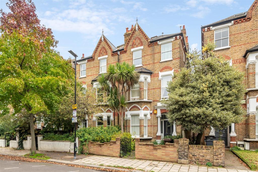 Harvard Road, London, W4 2 bed flat £750,000
