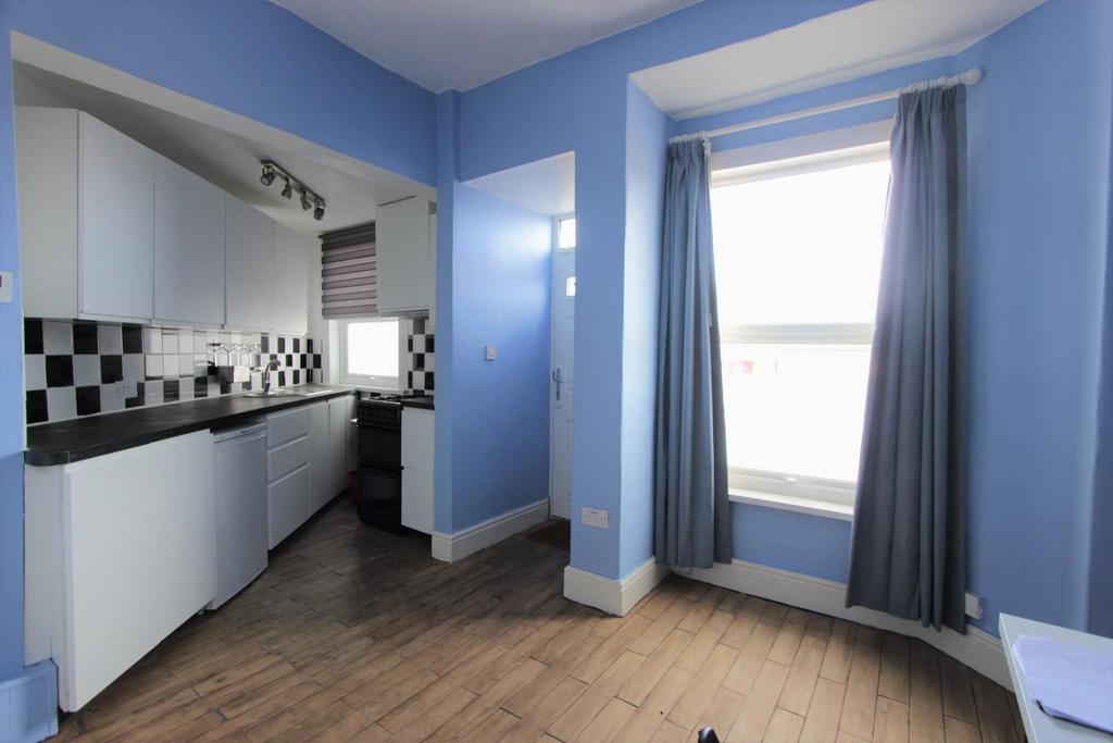 2. Kitchen .jpg