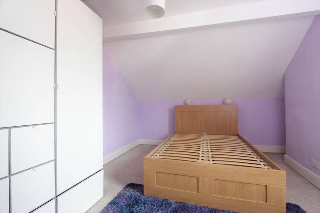 5 . bed 1.jpg