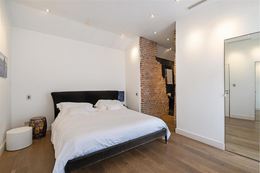 24a High Street Bedroom 1.jpg