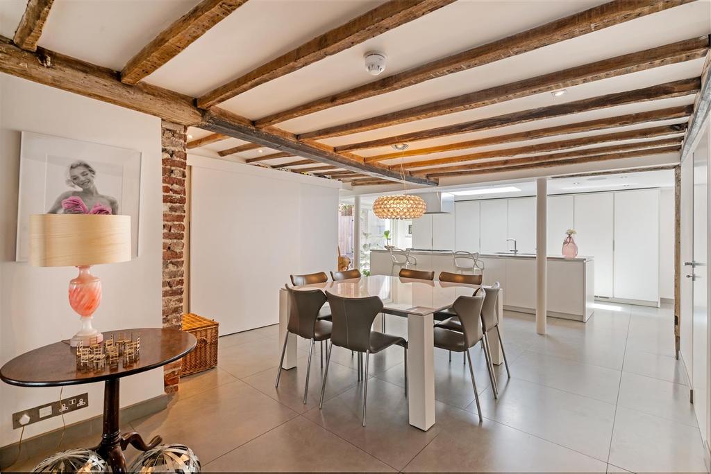 24a High Street Dining Area (2).jpg