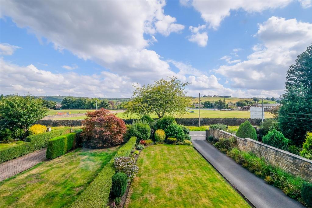 Hullen Edge Road, Elland, HX5 4 bed semidetached house £475,000