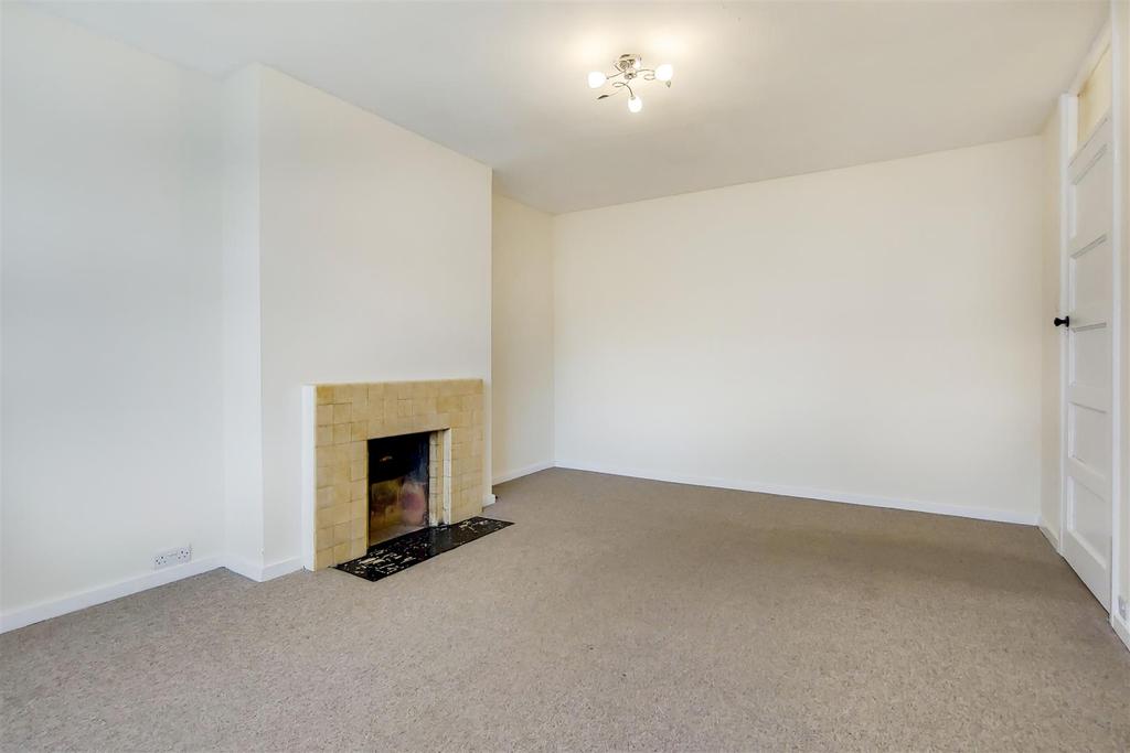 Penton Road Staines Middlesex 2 bed £1,300 pcm (£300 pw)