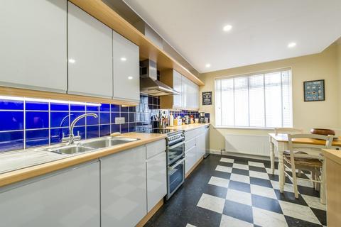73 Windsor Drive, Dartford, DA1 3HW