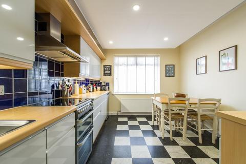 73 Windsor Drive, Dartford, DA1 3HW