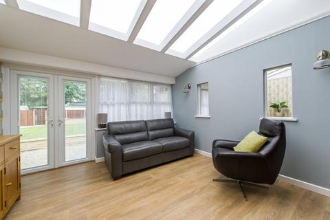 73 Windsor Drive, Dartford, DA1 3HW