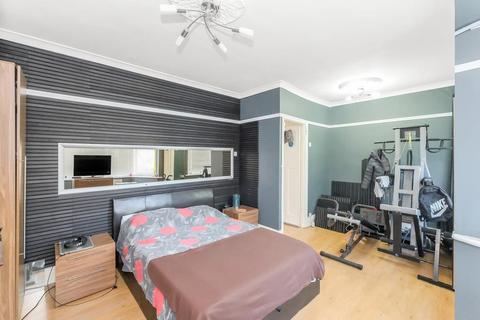 2 bedroom maisonette for sale - Sinclair Road, London
