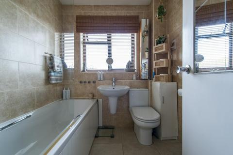 15 The Clovers, Northfleet, Gravesend, DA11 8TD