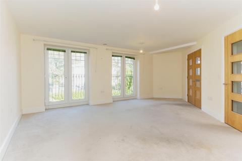 2 bedroom apartment for sale, Victoria Gardens. Reglan Road, Frinton-On-Sea, Essex, CO13 9FA