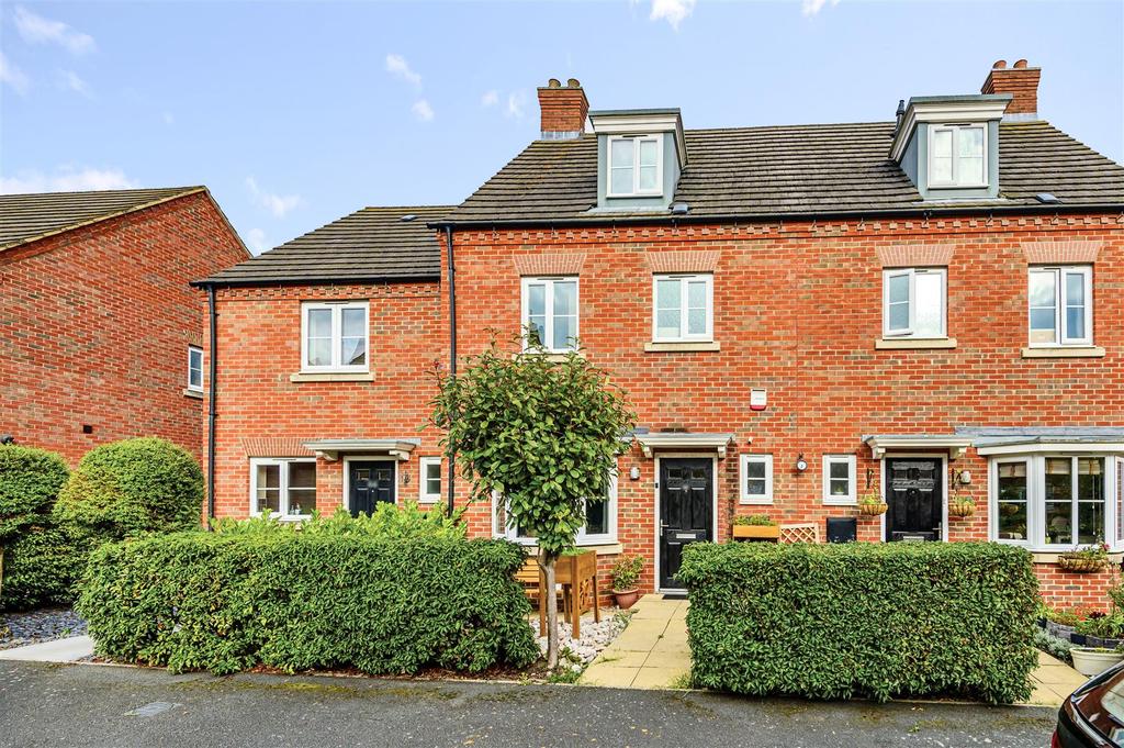 Crispin Drive, Bedford 4 bed terraced house for sale £350,000