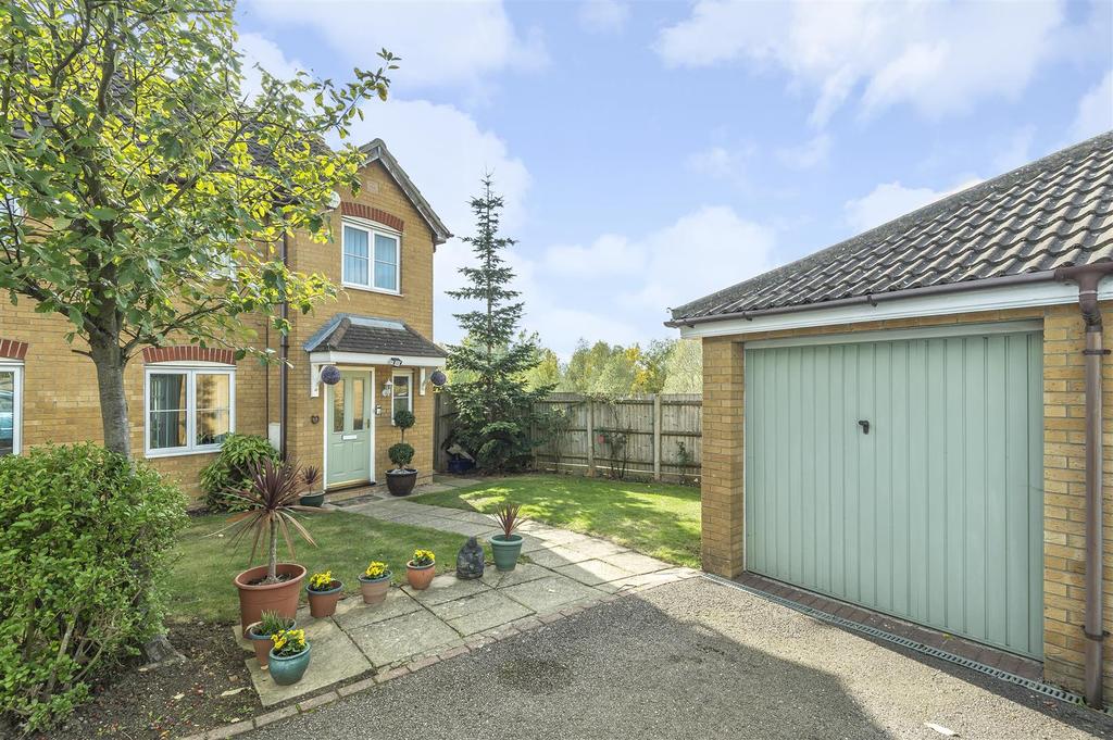Thor Drive, Bedford 3 bed semidetached house £320,000