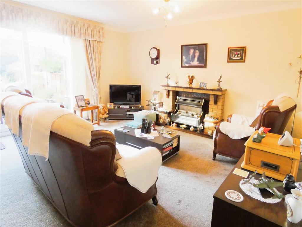 Meadowside Close, Great Barr, Birmingham 3 bed terraced house for sale