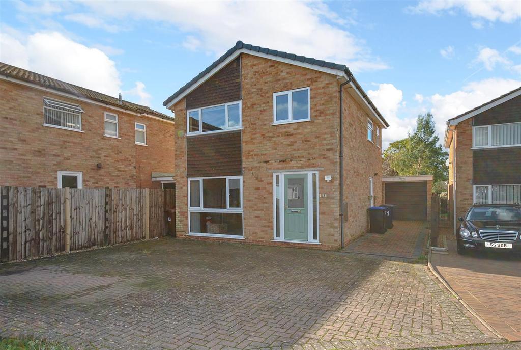 Reynard Way, Kingsthorpe, Northampton 3 bed detached house for sale £