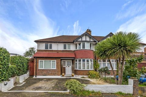 39 The Roystons, Surbiton, KT5 8HH