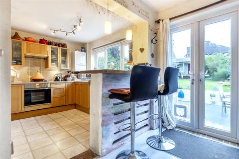 39 The Roystons, Surbiton, KT5 8HH