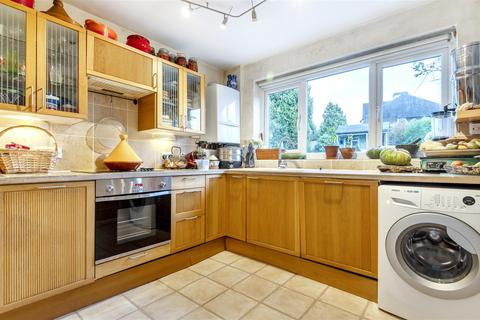 39 The Roystons, Surbiton, KT5 8HH