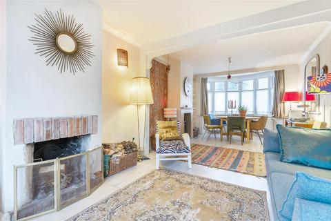 39 The Roystons, Surbiton, KT5 8HH
