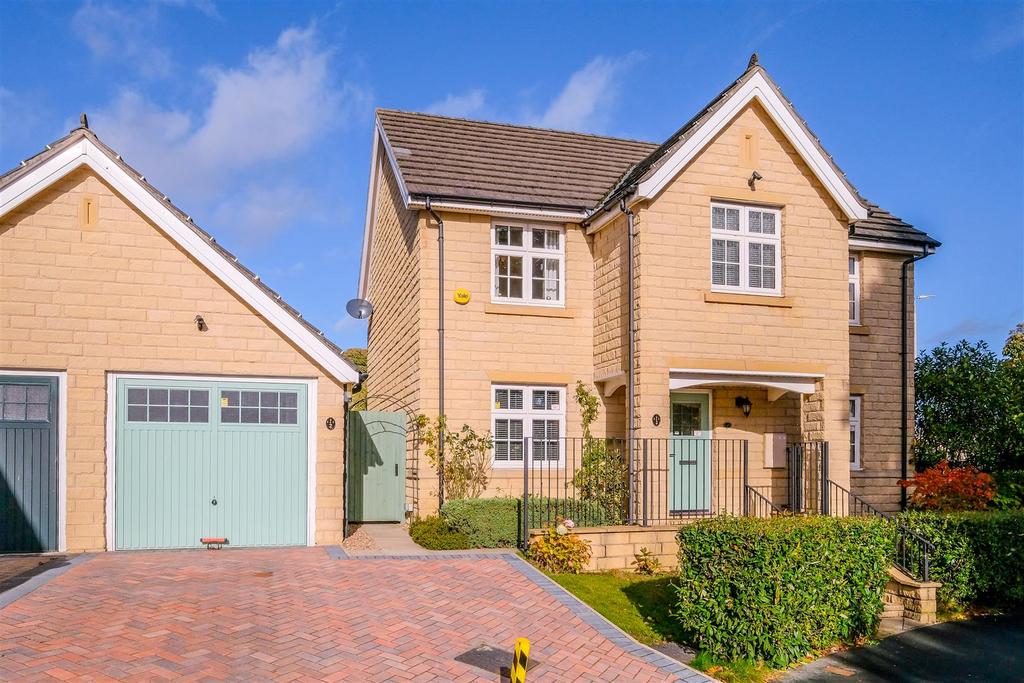 Garside Drive, Halifax 4 bed detached house £285,000
