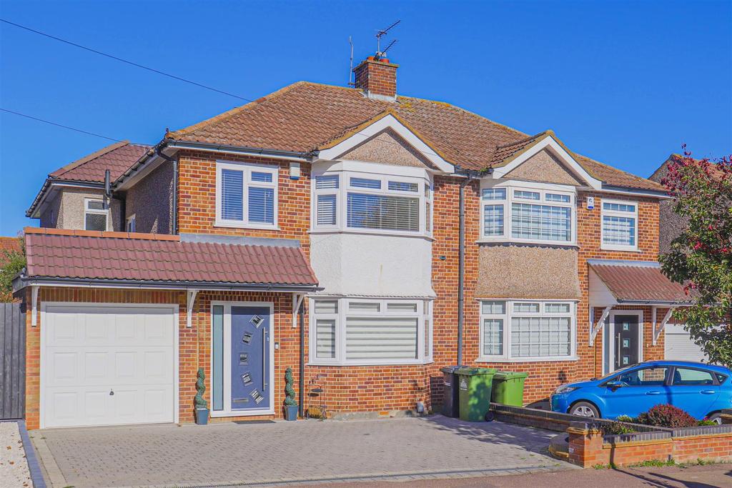Graham Avenue, Broxbourne 4 bed semidetached house £760,000