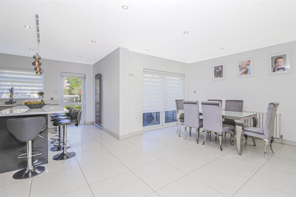 Graham Avenue, Broxbourne 4 bed semidetached house £760,000