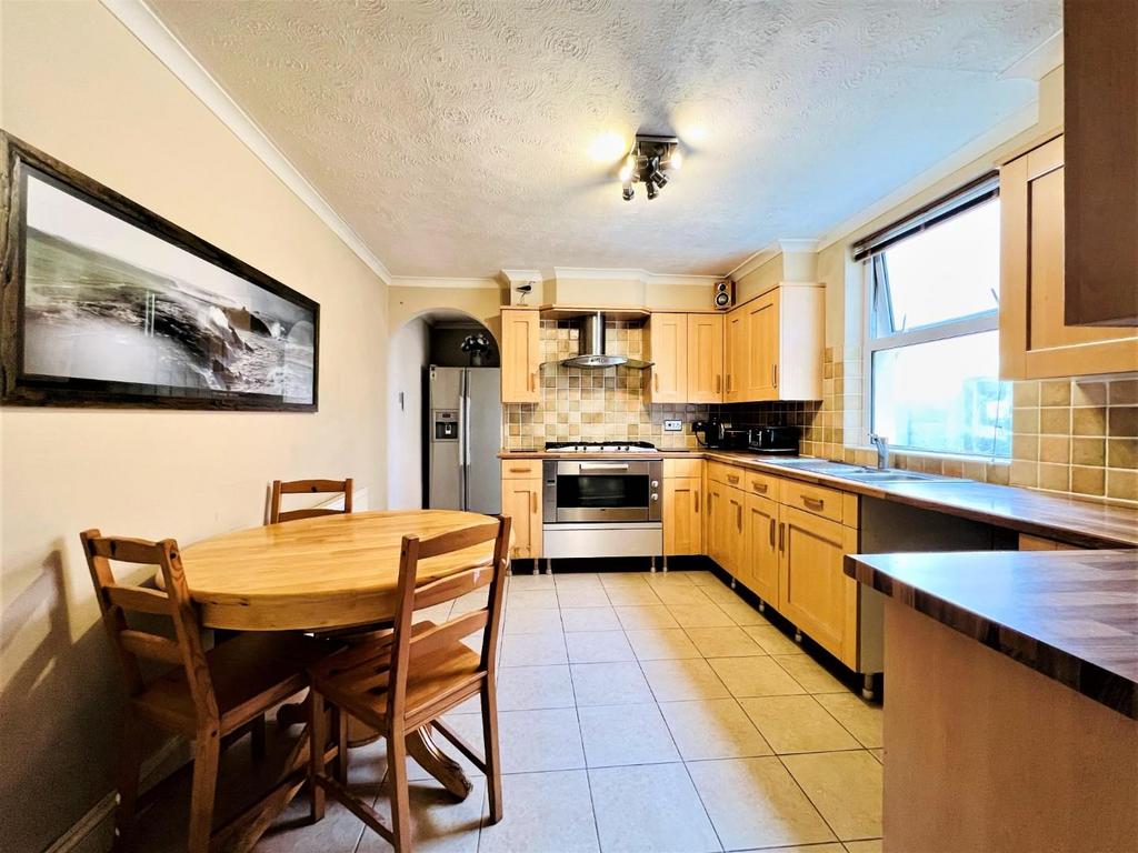 Kitchen2.jpeg