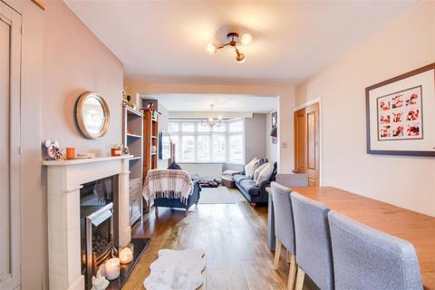 4 bedroom terraced house for sale - Chatsworth Drive, Enfield