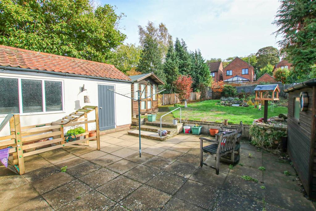 Catton Grove Road, Norwich 3 bed semidetached house £350,000