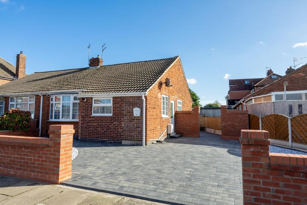 Melwood Grove, York 2 bed semidetached bungalow £280,000