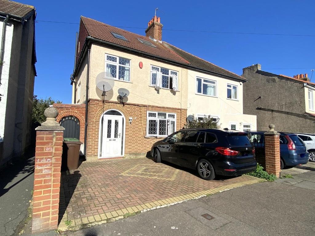 Beauchamp Road, Sutton 5 bed semidetached house £2,800 pcm (£646 pw)
